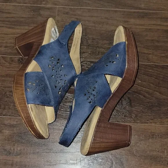 Whitemt. Blue Heels size 8.5 - Picture 4 of 6